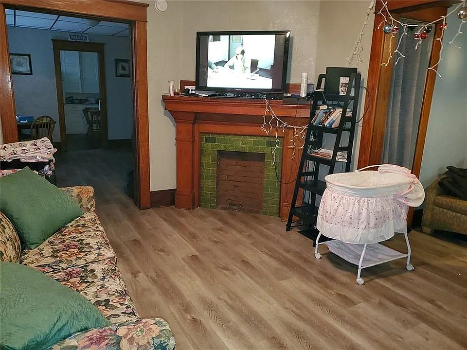 1st image of 1142 W 11th St #1
