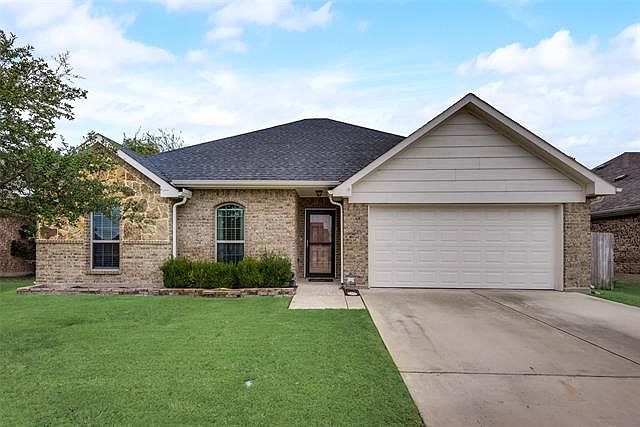 1st image of 801 Oakmont Dr