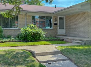 939 3rd St, Wyandotte, MI 48192