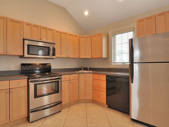 5th image of 411 Bayville Ave #2