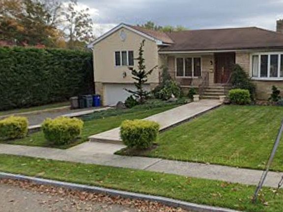 2nd image of 176 Townsend Ave