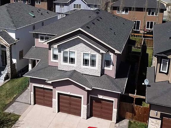 3rd image of 120 SE Kinniburgh Cir