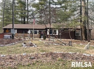 17541 Corbin Hills Rd, Carlinville, IL 62626