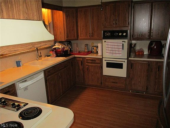 5th image of 3390 5th Ave