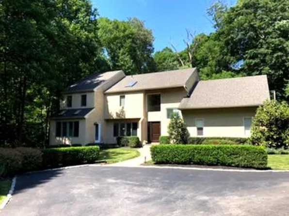 1511 Tanglewood Dr, West Chester, PA 19380