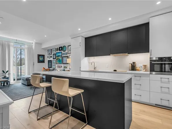 741 King St W #102, Kitchener, ON N2G 0E9