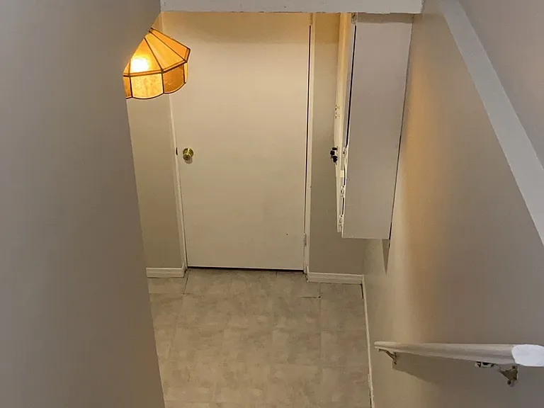 2441 Strathmore Cres — Photo 20