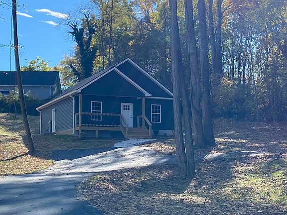 4th image of 2511 Clover St