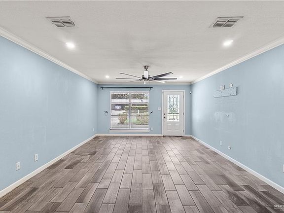 3rd image of 1009 Ash Dr