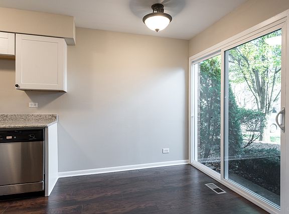 3rd image of 1620 Dundee Dr #1620