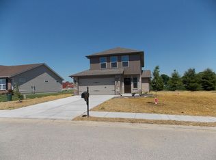 208 Olyvia Dr, Saint Jacob, IL 62281