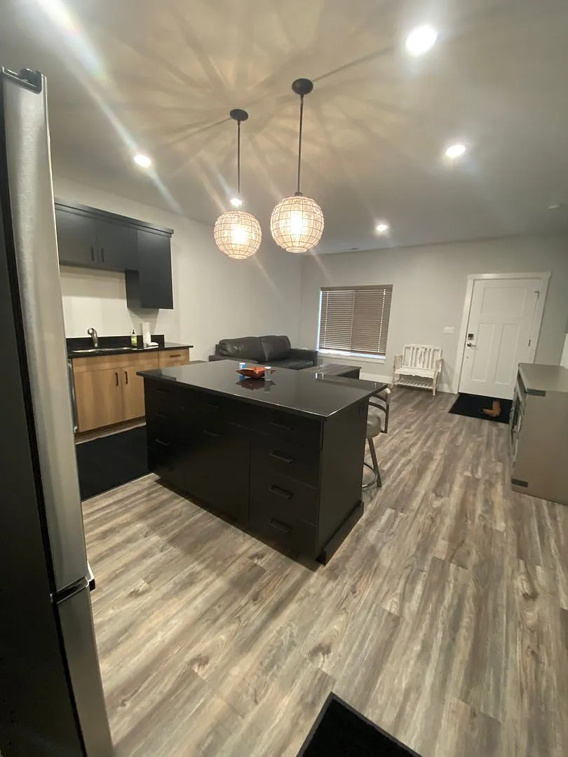 Fully Furnished 2BR, 2.5 Bathroom Townhome With attached 2 car Garage — Photo 4