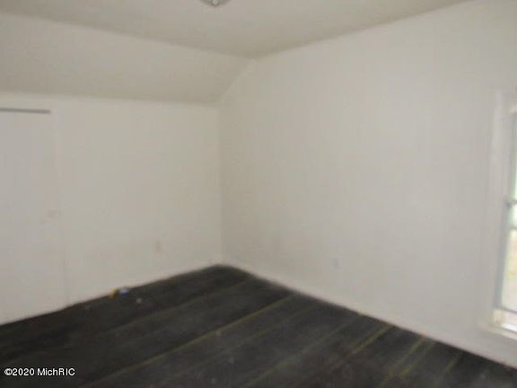 2nd image of 205 Goguac St W