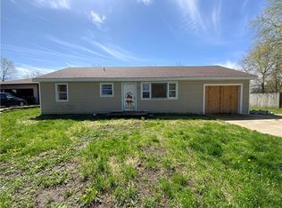 229 E Oak St, Trimble, MO 64492