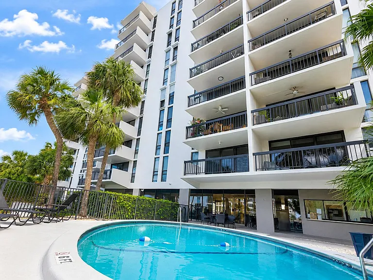 4800 Bayview Dr #306 — Photo 23