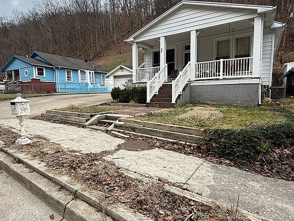 3rd image of 520 Town Mountain Rd