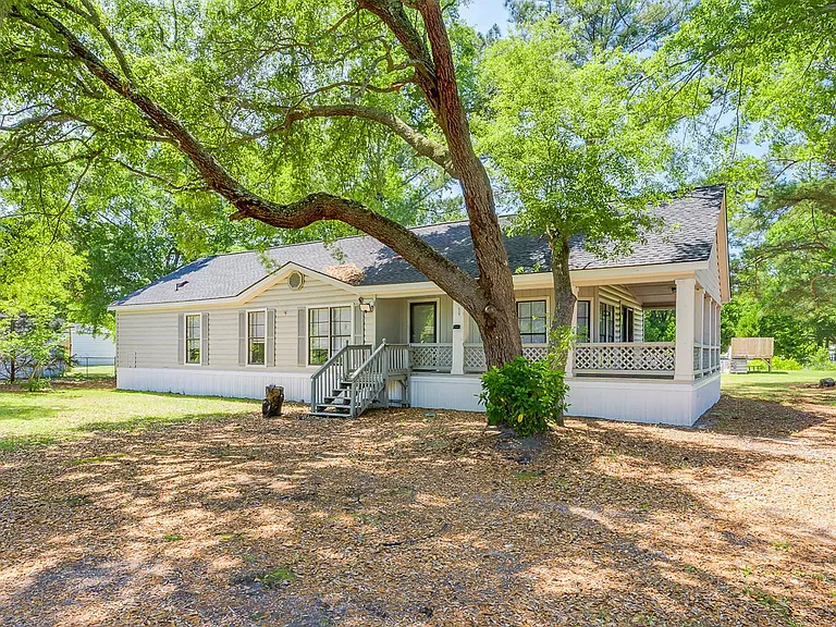 114 Eagle Dr — Photo 1