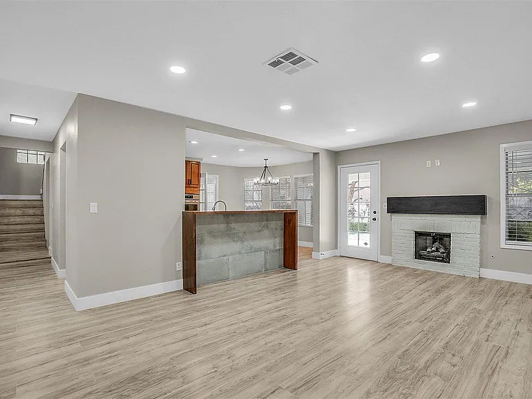 7705 Sea Wind Dr — Photo 6