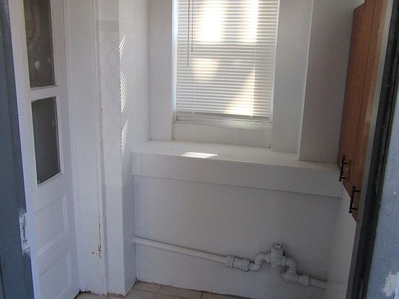Foyer, closet on the right for dry storage
