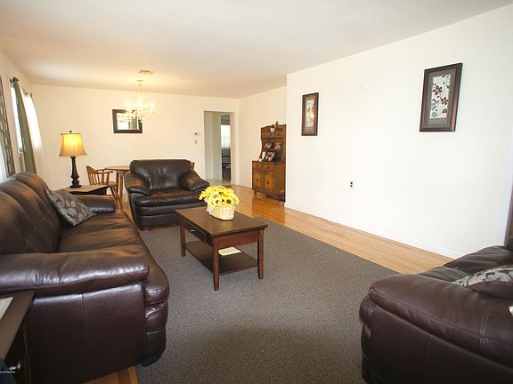 3rd image of 14 Corinth Pl