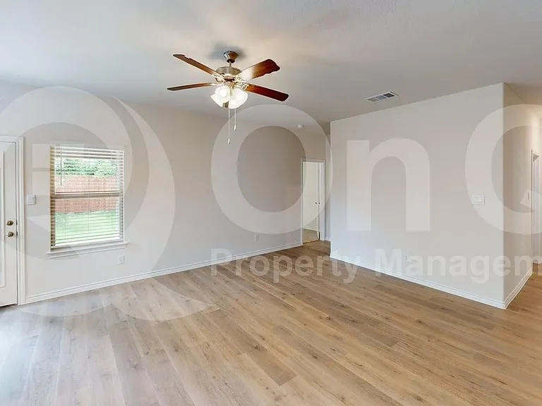 3920 Glastonbury Rd — Photo 6