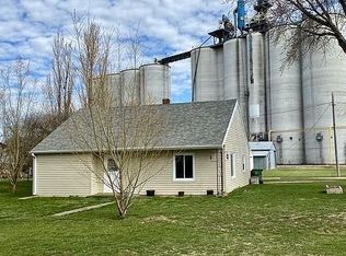 230 Hanson St, Emery, SD 57332