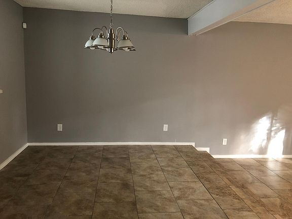 5th image of 662 Lake Villas Dr