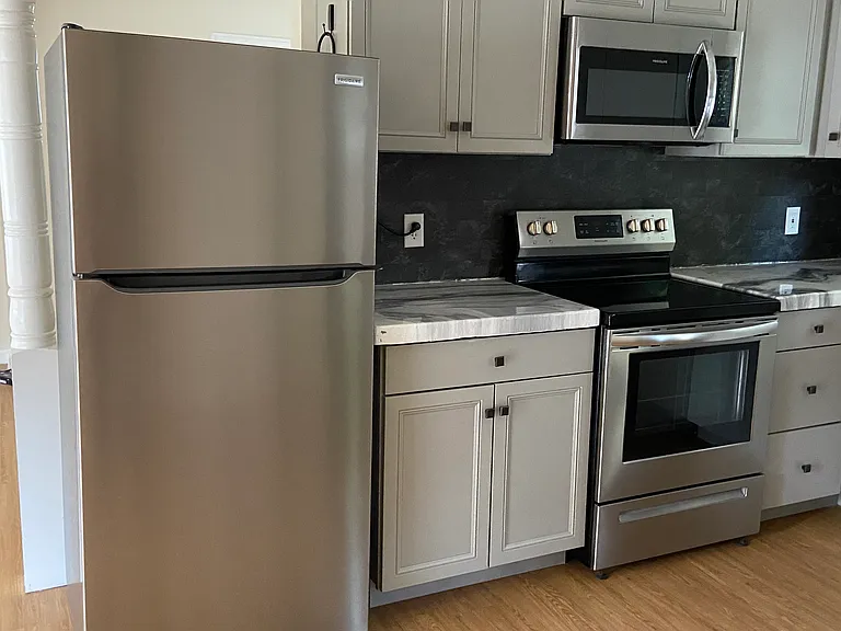 340 Redheart Dr — Photo 2