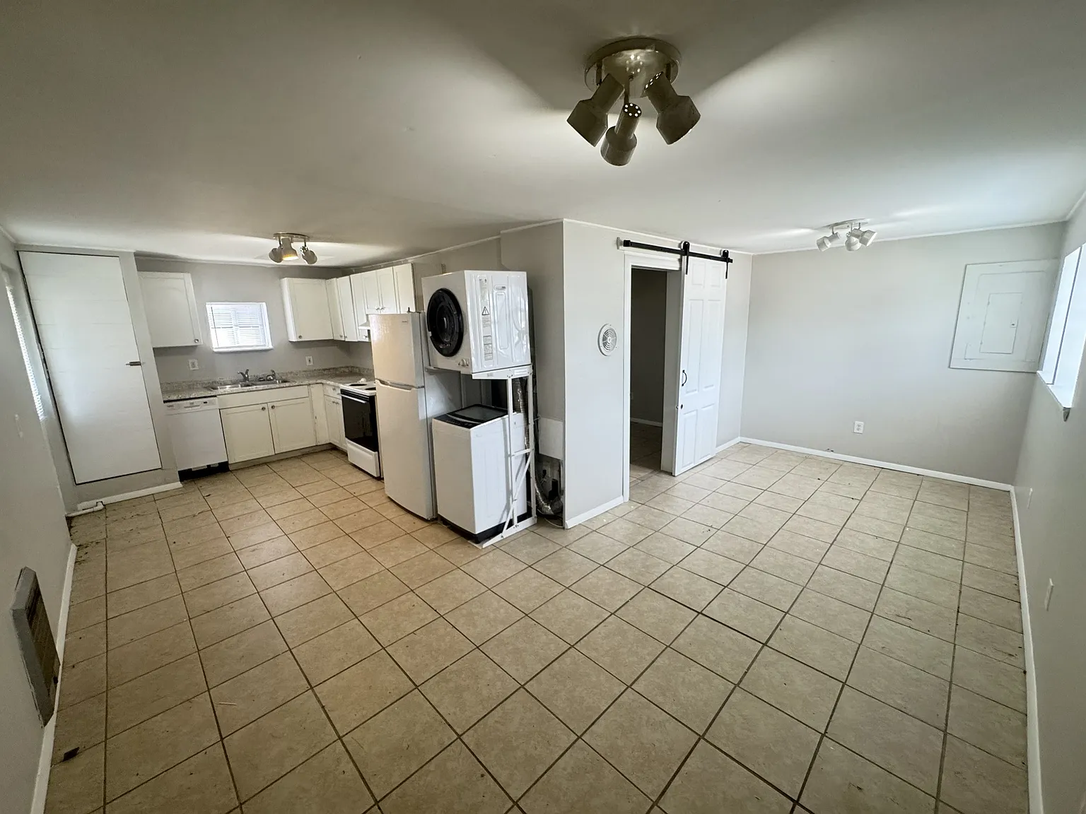 1 bed, 1.0 bath, 600 sqft, $800 — Photo 2