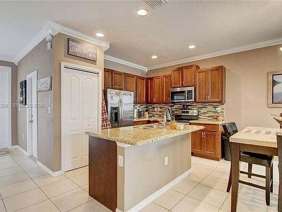 4th image of 1071 NW 33rd Ct