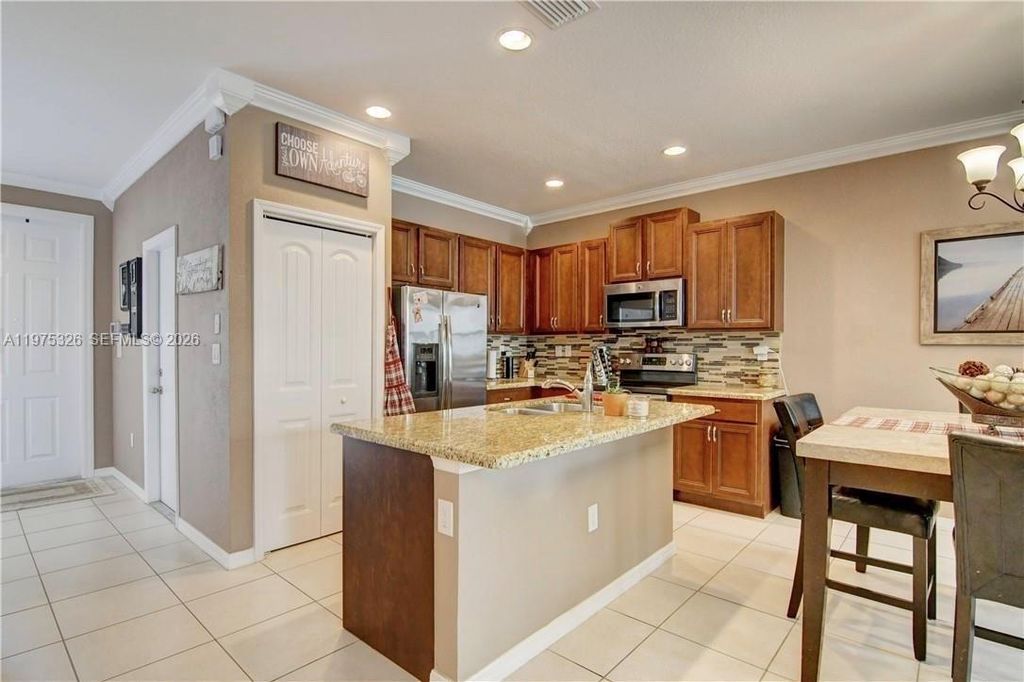 1071 NW 33rd Ct, photo 4