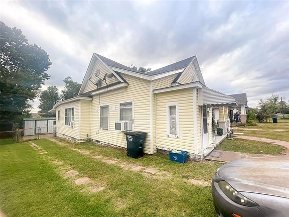 3rd image of 1312 N Market Ave