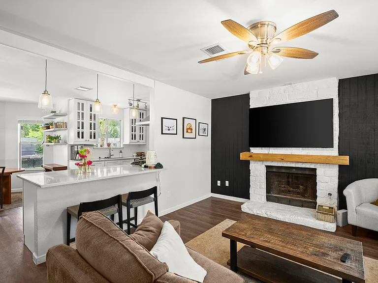 8715 Dandelion Trl — Photo 5