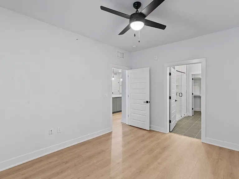 2500 Longview St #105 — Photo 43