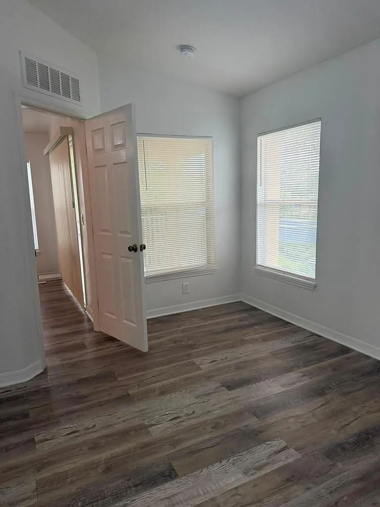 3 bed, 1204 sqft, $1,900 — Photo 1