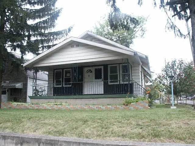 2633 Grasmere Ave photo 1