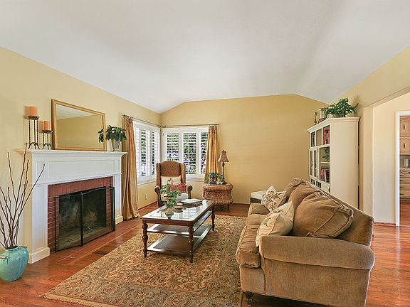 2nd image of 821 Hilmar St