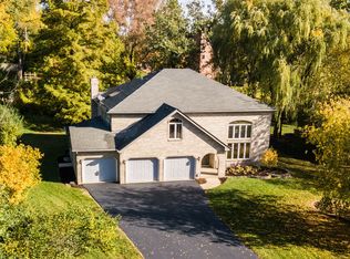 520 Ahlstrand Rd, Glen Ellyn, IL 60137