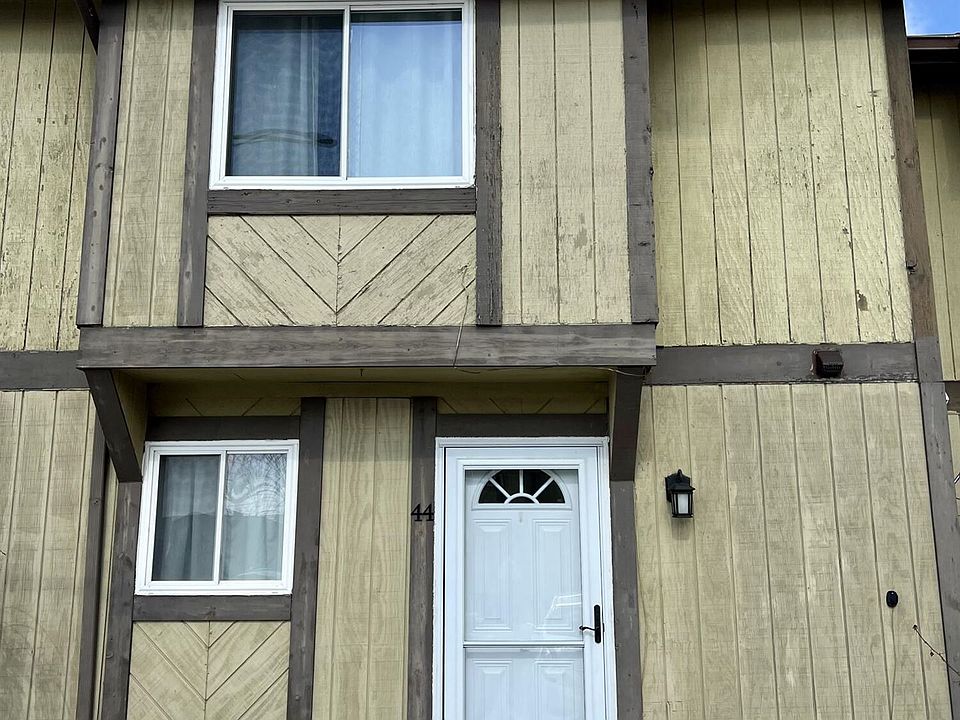1st image of 44 Greentree Cir
