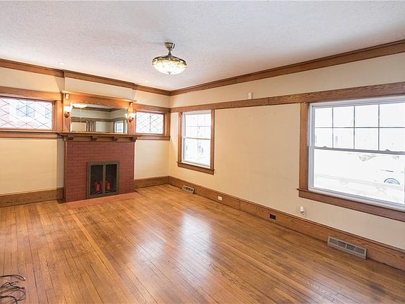 4th image of 1431 Clarence Ave