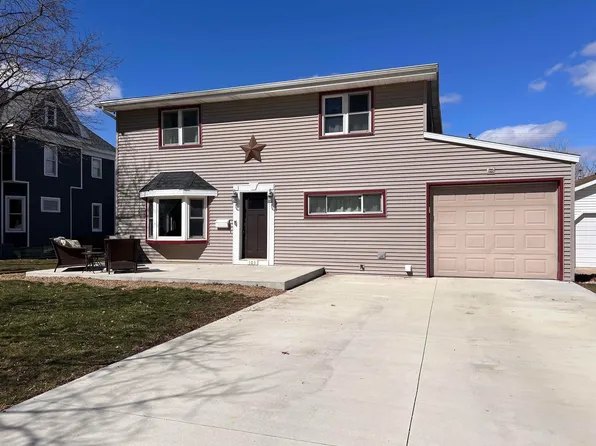 103 Park St, Reinbeck, IA 50669