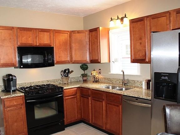 2nd image of 1358 Manor Park Ave