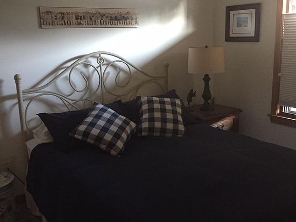 3rd image of 590 N End Blvd Unit 1