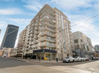 18 Stafford St E #202, Toronto, ON M5V 3W4