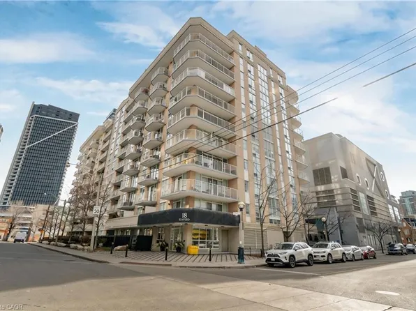 18 Stafford St E #202, Toronto, ON M5V 3W4