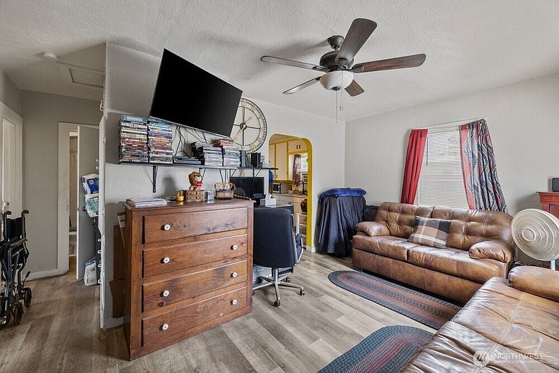 4th image of 1311 W Mead Avenue
