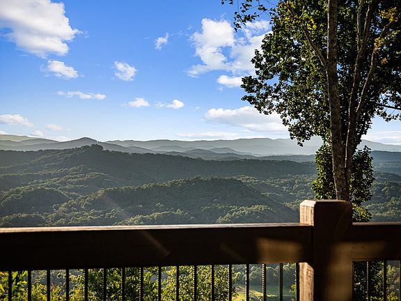 3rd image of 520 Overlook Dr