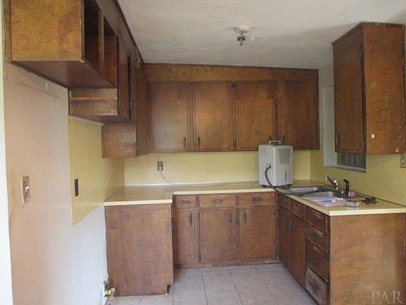 3rd image of 52 Teakwood Dr