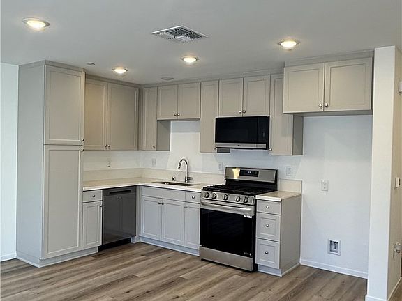 4th image of 484 Live Oak Rd