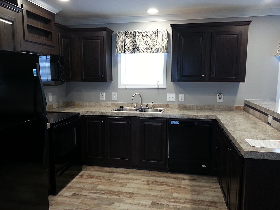 1st image of 10 Opal Ln